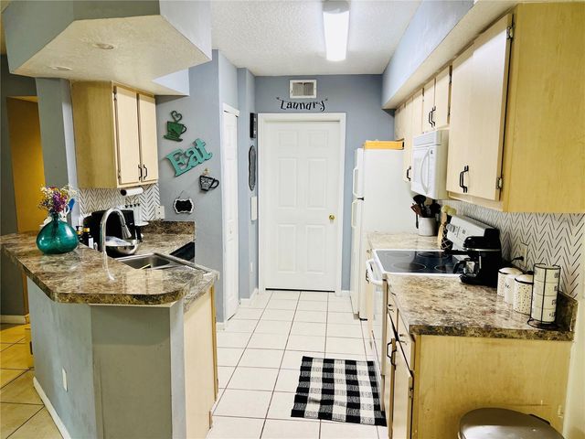 737 CREST PINES DRIVE 612, Orlando, FL 32828