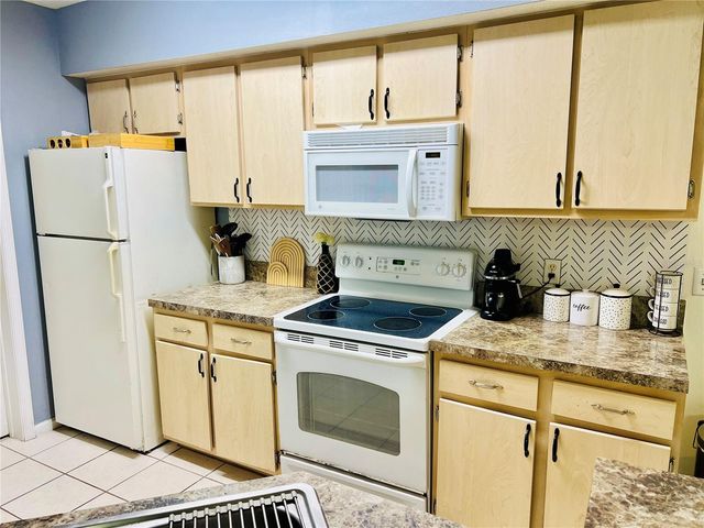 737 CREST PINES DRIVE 612, Orlando, FL 32828