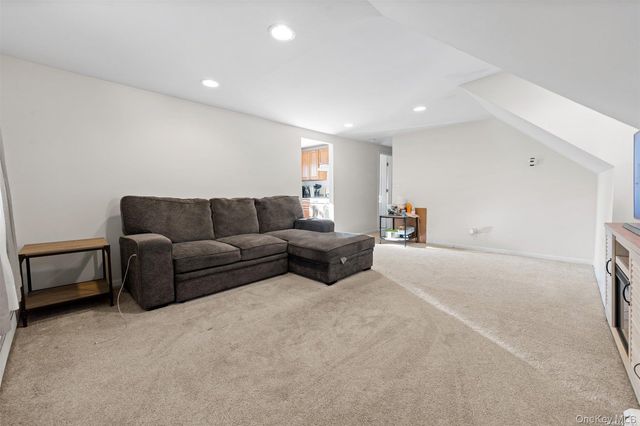 733 14th Street, West Babylon, NY 11704