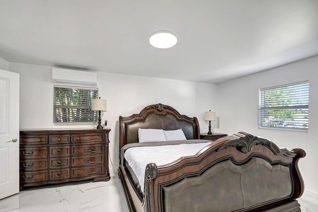 5425 Stratford Road, Haverhill, FL 33415