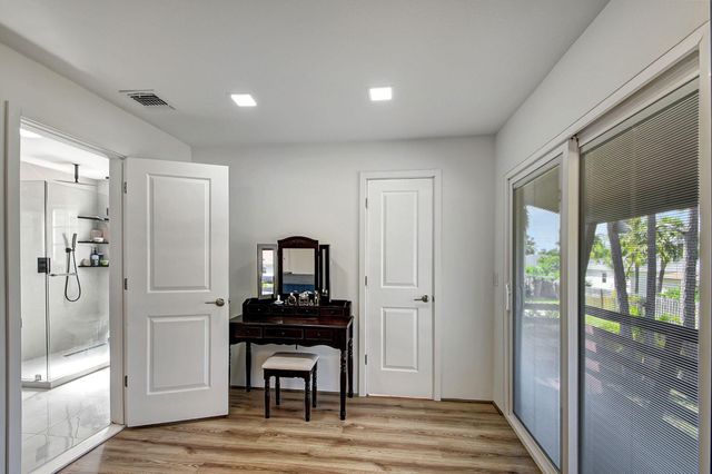 5425 Stratford Road, Haverhill, FL 33415