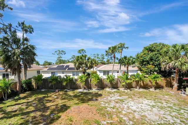 5425 Stratford Road, Haverhill, FL 33415
