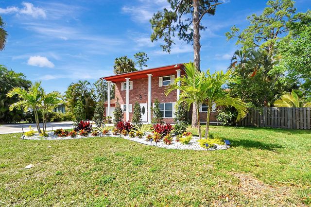 5425 Stratford Road, Haverhill, FL 33415
