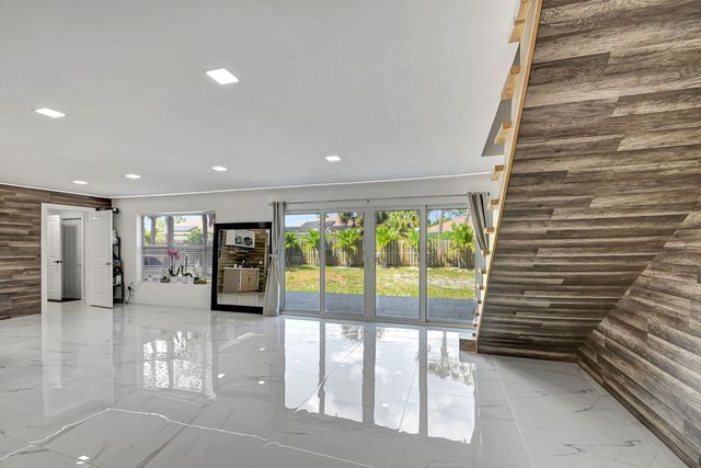 5425 Stratford Road, Haverhill, FL 33415