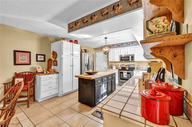 7292 Kenssington Drive, North Ridgeville, OH 44039