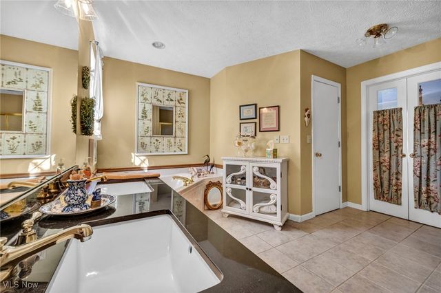 7292 Kenssington Drive, North Ridgeville, OH 44039