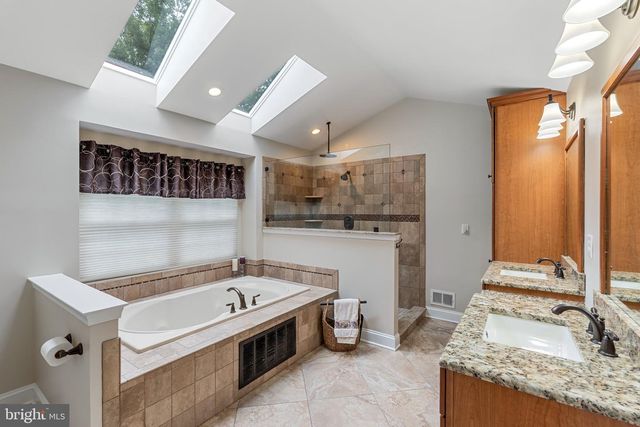 1295 INDIAN HILL RD, Toms River, NJ 08753