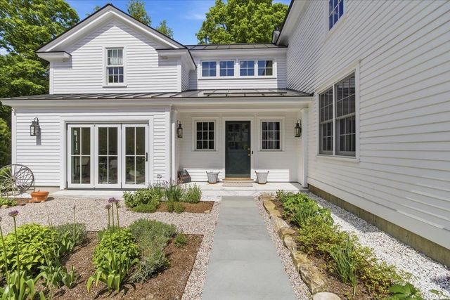 86 Church Street, Dorset, VT 05251