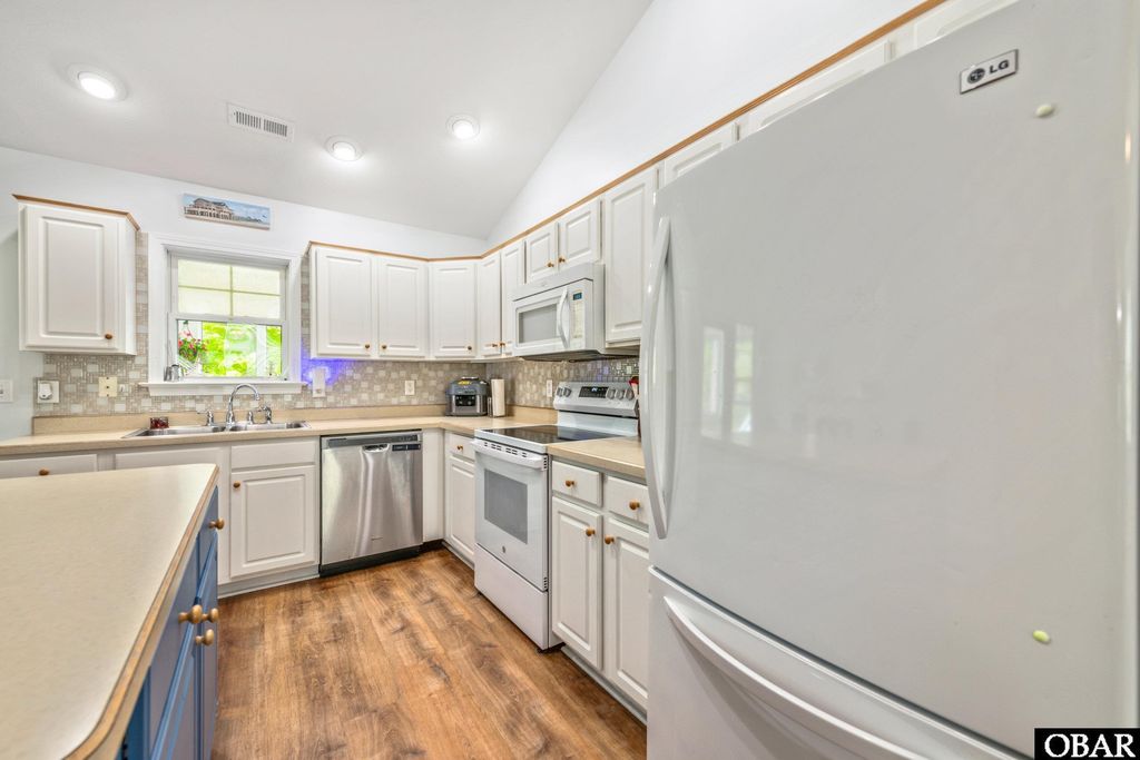 Image 13 of property listing at 152 Sherwood Drive Lot# 24, Manteo, NC 27954