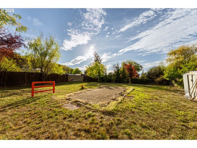 1650 Ne WINTER St, Roseburg, OR 97470