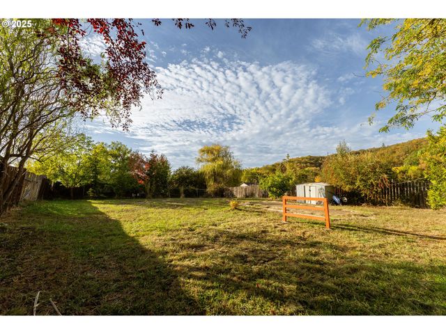 1650 Ne WINTER St, Roseburg, OR 97470