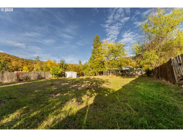1650 Ne WINTER St, Roseburg, OR 97470