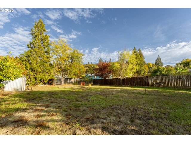 1650 Ne WINTER St, Roseburg, OR 97470