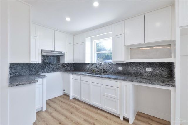 130 W Magnolia Avenue, La Feria, TX 78559