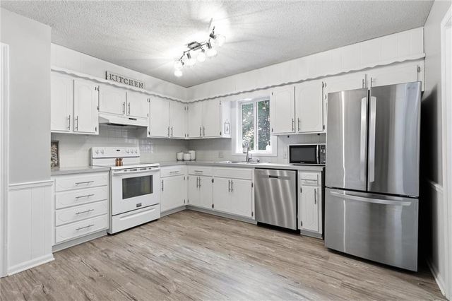 573 E 126th Terrace, Olathe, KS 66061