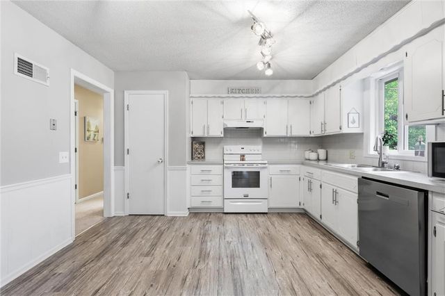 573 E 126th Terrace, Olathe, KS 66061