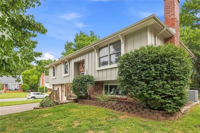573 E 126th Terrace, Olathe, KS 66061