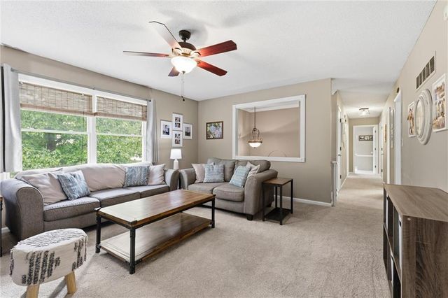 573 E 126th Terrace, Olathe, KS 66061