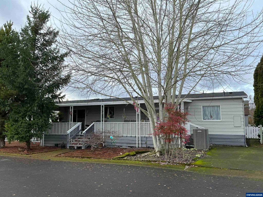 Image 1 of property listing at 5422 Portland (#99) Rd NE 99, Salem, OR 97305