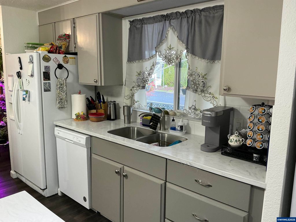 Image 12 of property listing at 5422 Portland (#99) Rd NE 99, Salem, OR 97305