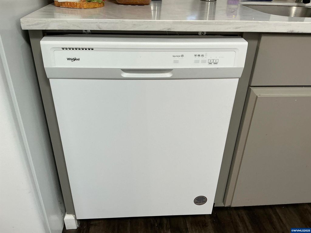 Image 13 of property listing at 5422 Portland (#99) Rd NE 99, Salem, OR 97305