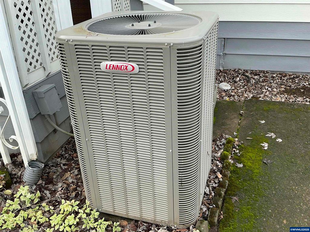 Image 29 of property listing at 5422 Portland (#99) Rd NE 99, Salem, OR 97305