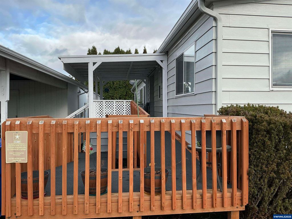 Image 4 of property listing at 5422 Portland (#99) Rd NE 99, Salem, OR 97305