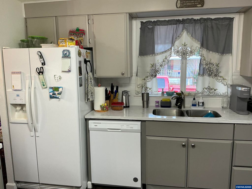 Image 7 of property listing at 5422 Portland (#99) Rd NE 99, Salem, OR 97305