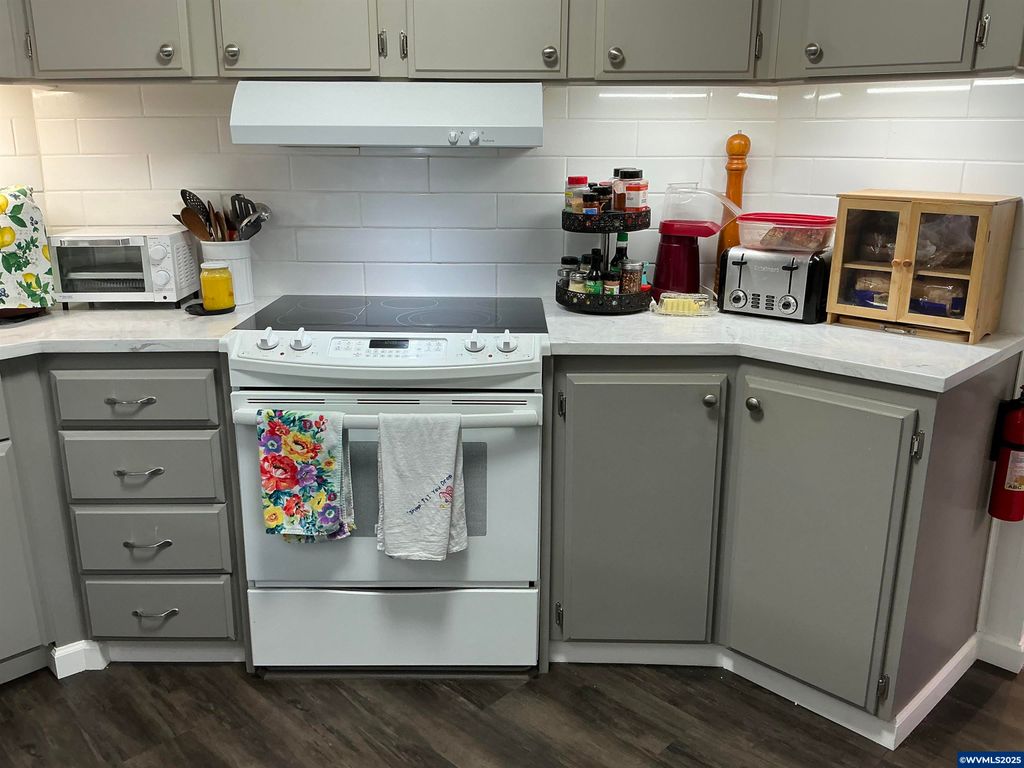 Image 9 of property listing at 5422 Portland (#99) Rd NE 99, Salem, OR 97305