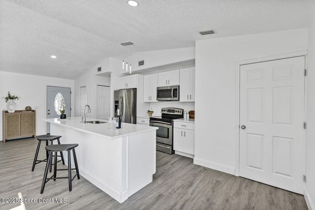 1099 Dusseldorf Avenue NW, Palm Bay, FL 32907