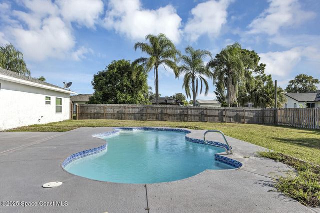 1099 Dusseldorf Avenue NW, Palm Bay, FL 32907