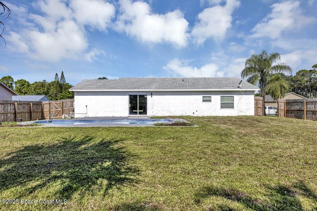 1099 Dusseldorf Avenue NW, Palm Bay, FL 32907