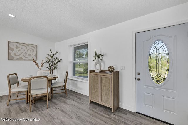 1099 Dusseldorf Avenue NW, Palm Bay, FL 32907
