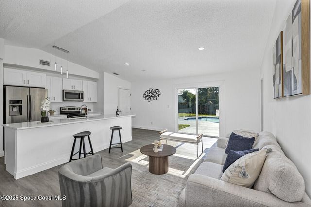 1099 Dusseldorf Avenue NW, Palm Bay, FL 32907