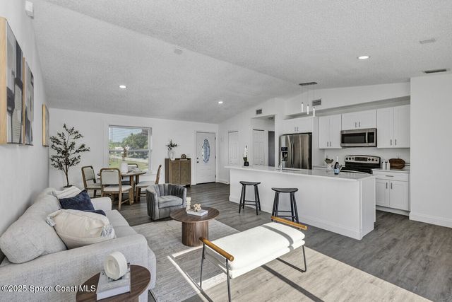 1099 Dusseldorf Avenue NW, Palm Bay, FL 32907
