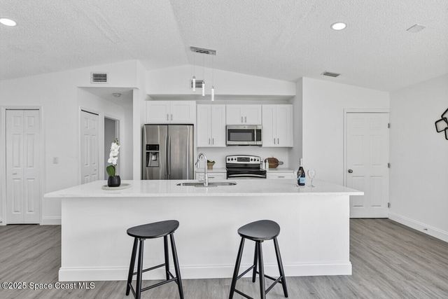 1099 Dusseldorf Avenue NW, Palm Bay, FL 32907