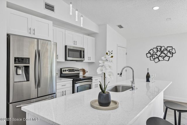 1099 Dusseldorf Avenue NW, Palm Bay, FL 32907