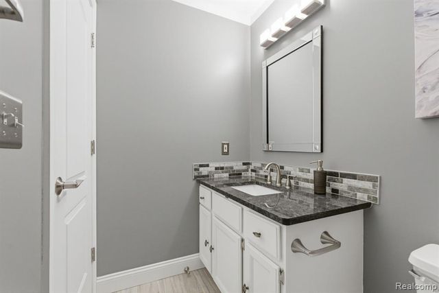 22227 E 11 Mile, Saint Clair Shores, MI 48081