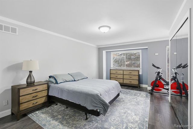 22227 E 11 Mile, Saint Clair Shores, MI 48081