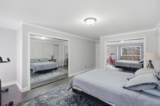 22227 E 11 Mile, Saint Clair Shores, MI 48081