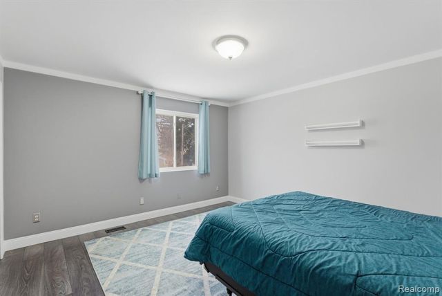 22227 E 11 Mile, Saint Clair Shores, MI 48081