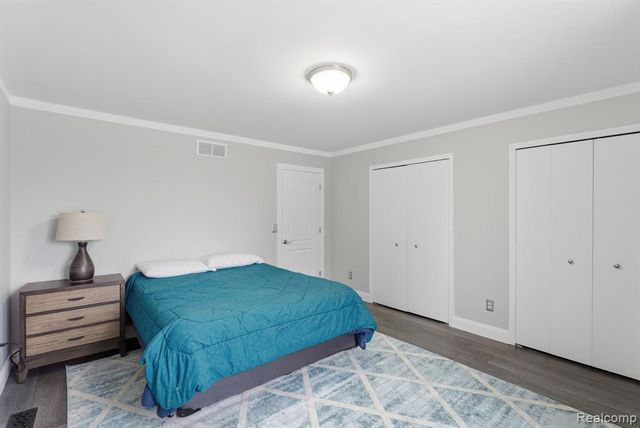 22227 E 11 Mile, Saint Clair Shores, MI 48081