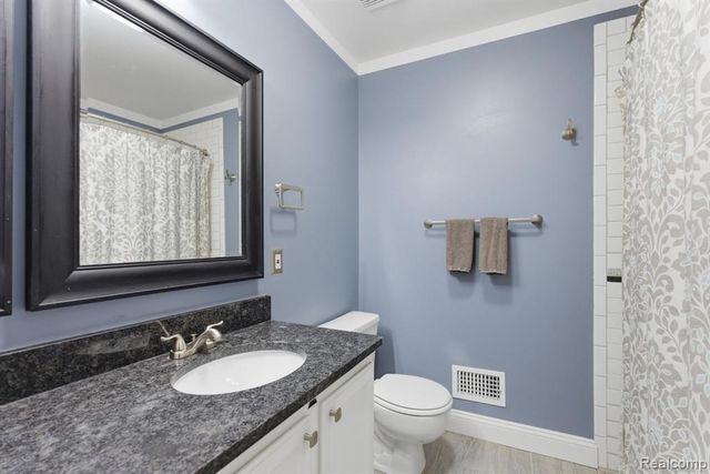 22227 E 11 Mile, Saint Clair Shores, MI 48081