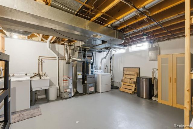 22227 E 11 Mile, Saint Clair Shores, MI 48081