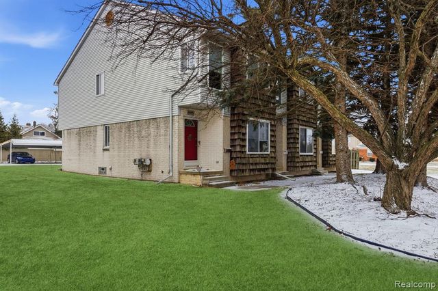 22227 E 11 Mile, Saint Clair Shores, MI 48081