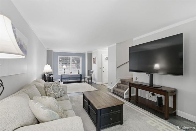 22227 E 11 Mile, Saint Clair Shores, MI 48081