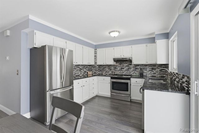 22227 E 11 Mile, Saint Clair Shores, MI 48081