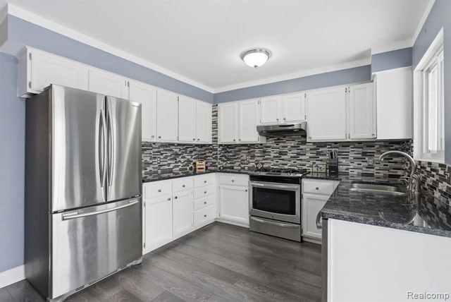 22227 E 11 Mile, Saint Clair Shores, MI 48081