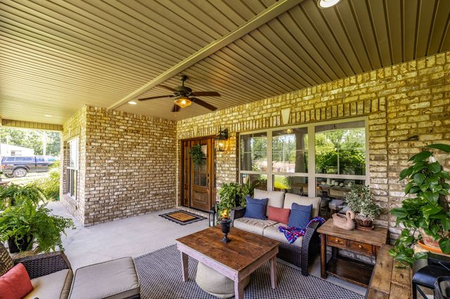 1954 Lake Rd, Greenbrier, TN 37073