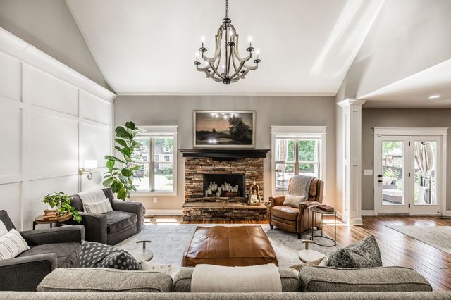 1954 Lake Rd, Greenbrier, TN 37073